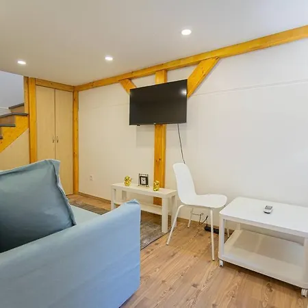2 Bedroom In The Dob Street, Emerald *