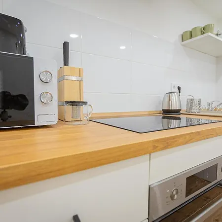 Apartment 2 Bedroom In The Dob Street, Emerald