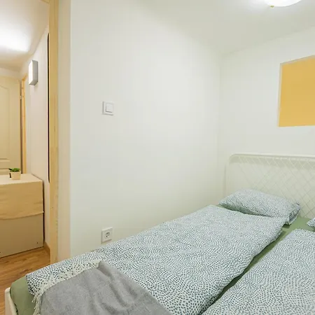 2 Bedroom In The Dob Street, Emerald Apartment *