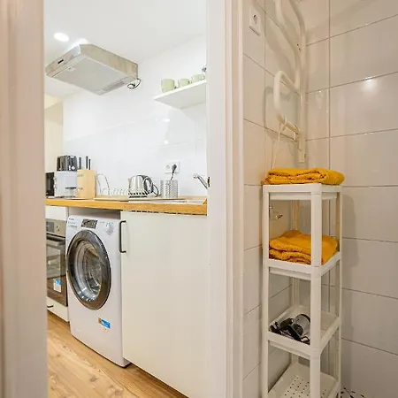 2 Bedroom In The Dob Street, Emerald Apartment