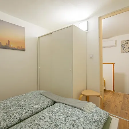 Lejlighed 2 Bedroom In The Dob Street, Emerald Budapest