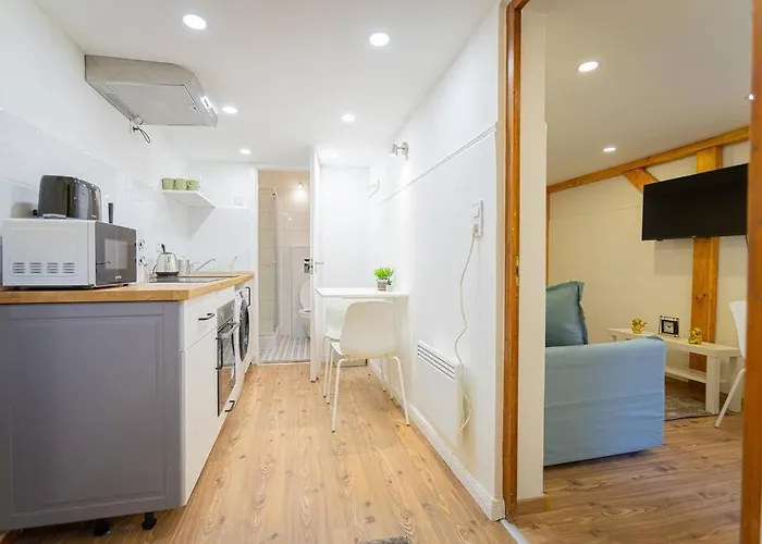2 Bedroom In The Dob Street, Emerald *