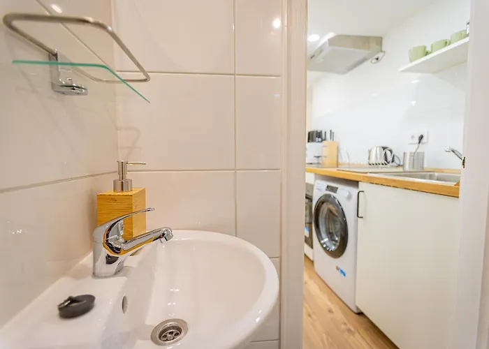 2 Bedroom In The Dob Street, Emerald Daire